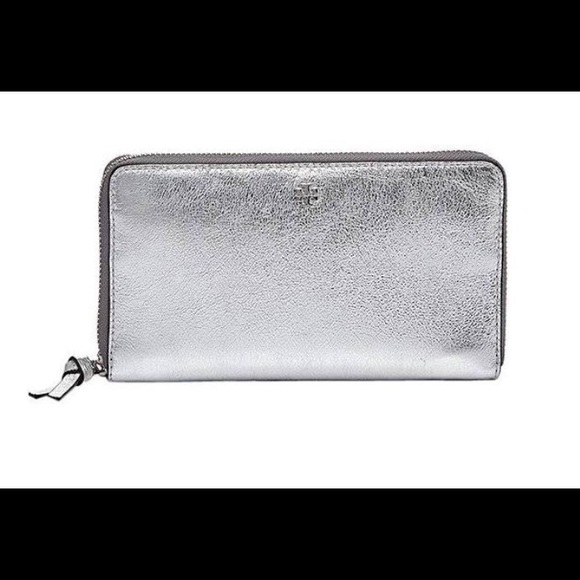Tory Burch Handbags - ❤️HP TORY BURCH WALLET Crinkle Metallic Silver ZIP